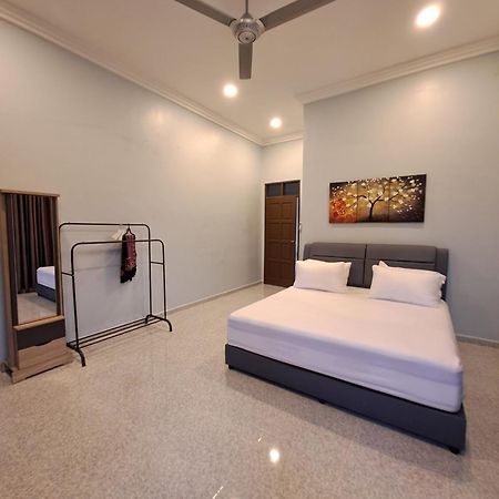 Zn Homestay Gong Badak Kampong Pengkalan Maras Buitenkant foto
